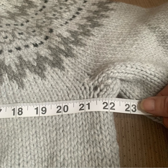 Hand knit wool sweater. Medium/large - Picture 4 of 5